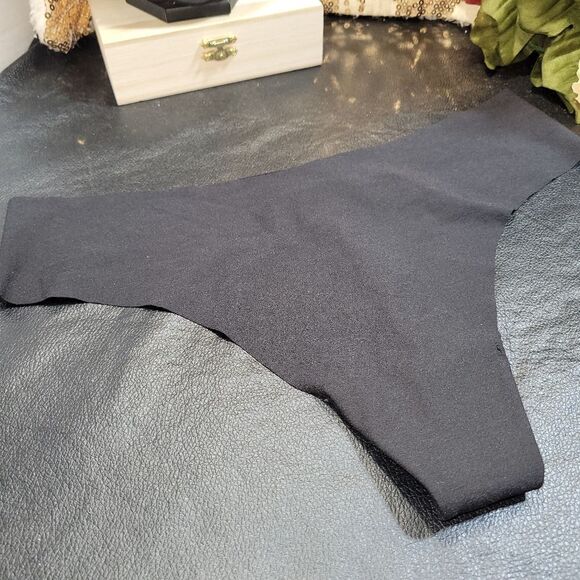 NWT Victoria Secret Seamless Thong - Picture 4 of 9
